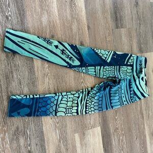Patterned Teal & Navy Performance Leggings
